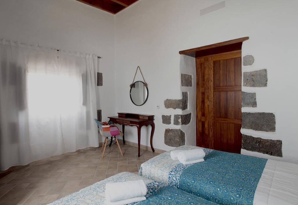 Caserio Leandro I Tias Exterior photo