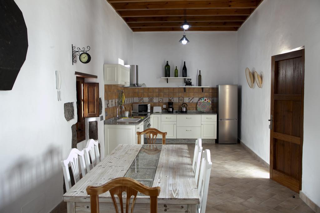 Caserio Leandro I Tias Exterior photo